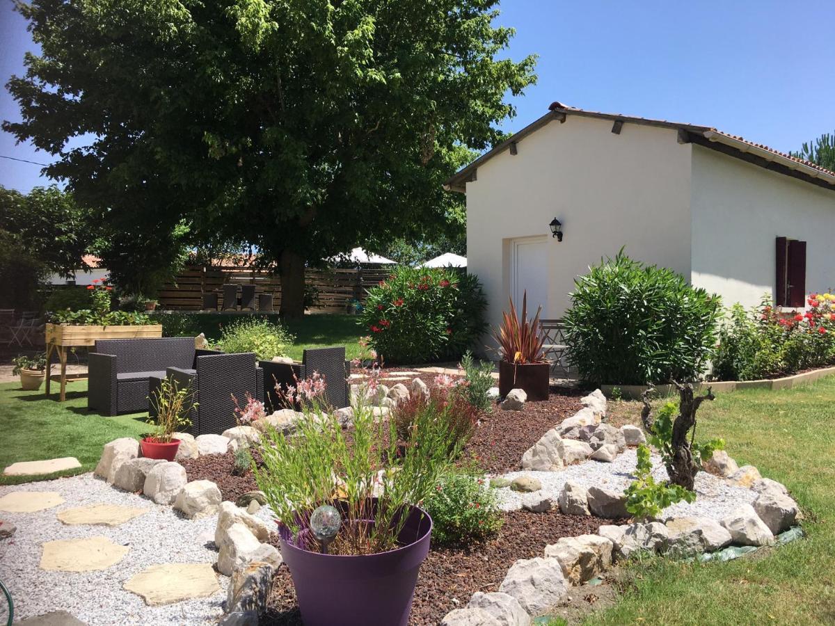 Domaine De La Vigne Bed & Breakfast Cadalen Exterior photo